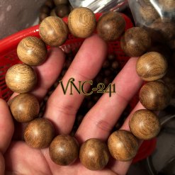 Dây đeo tay bằng gỗ trầm hương vnc-241